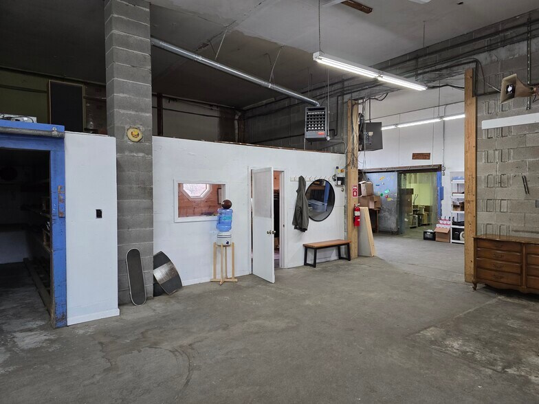 More Photos Of 1317 Federal St, Belchertown Warehouse For Sale