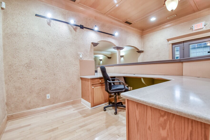 More Photos Of 4199 Main St, Perry Flex For Sale