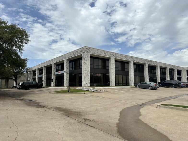 More Photos Of 4801 Spring Valley Rd, Farmers Branch Research And Development For Lease