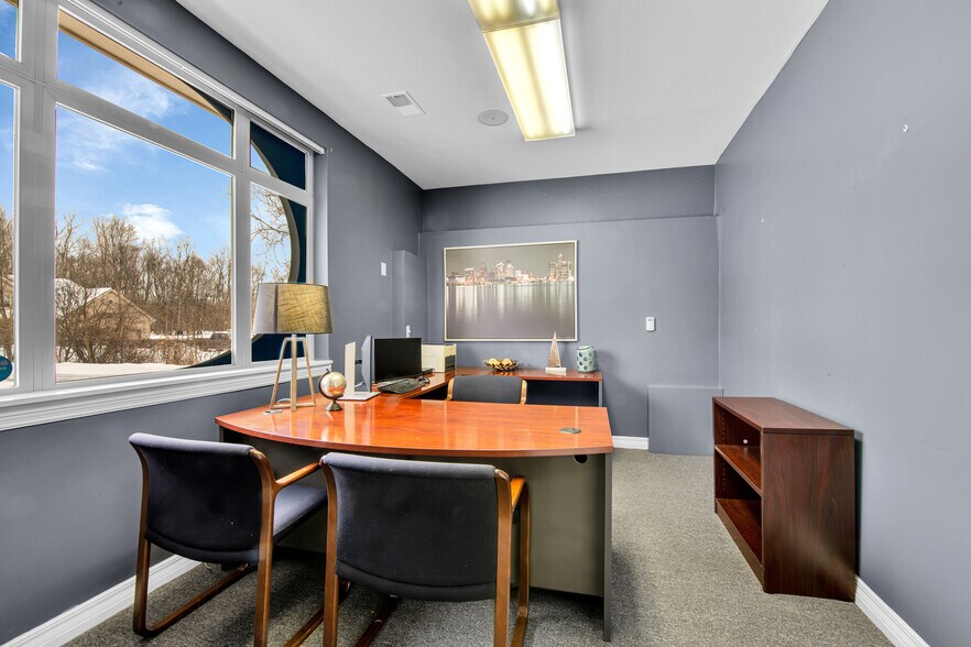 More Photos Of 3048 W Clarkston Rd, Lake Orion Office Residential For Sale