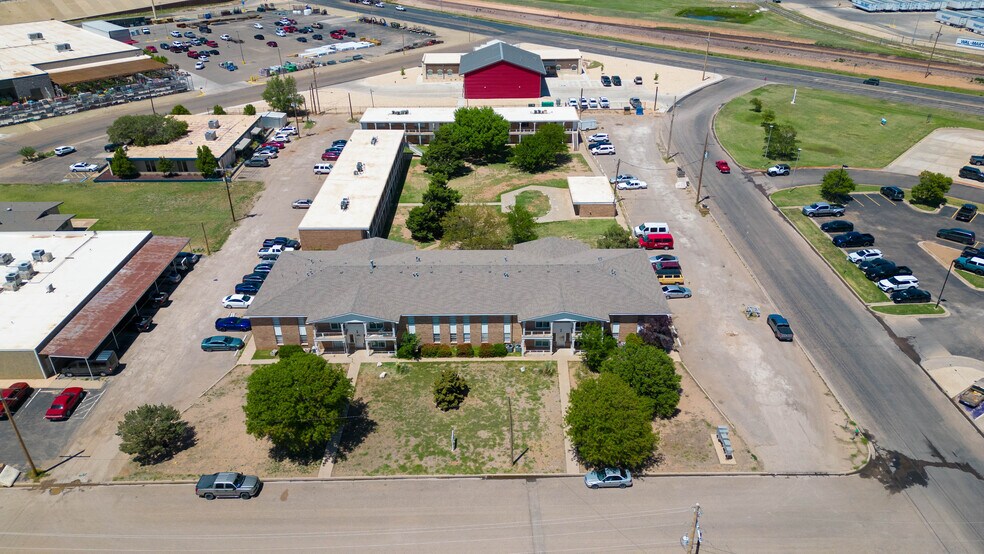 More Photos Of 2500 W 26th St, Plainview Apartments For Sale