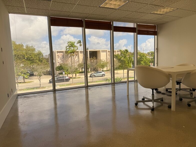 More Photos Of 2434 Hollywood Blvd, Hollywood Office For Sale