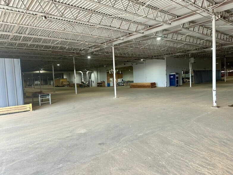 More Photos Of 12345 Massey ave, Tyler Distribution For Lease