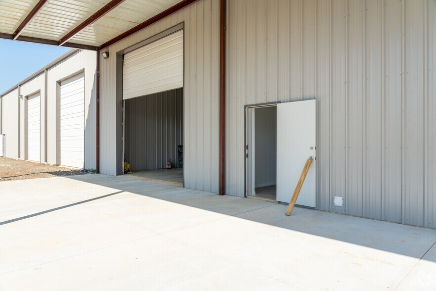 More Photos Of 12308 Rendon Rd, Burleson Industrial For Sale
