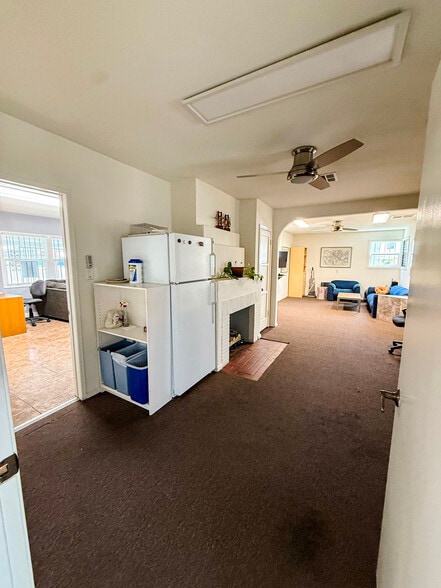 More Photos Of 11628-11630 Victory Blvd, North Hollywood Freestanding For Sale