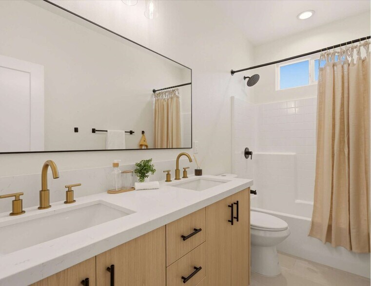 More Photos Of 5824 Persepolis Ct, Riverside Multifamily For Sale