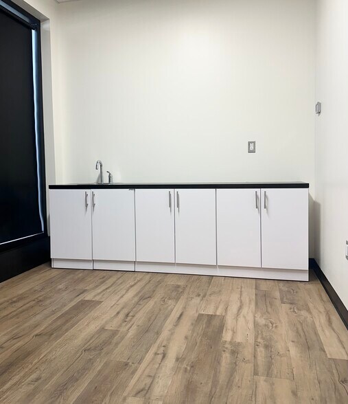 Primary Photo Of 241 N Maclay Ave, San Fernando Storefront For Lease