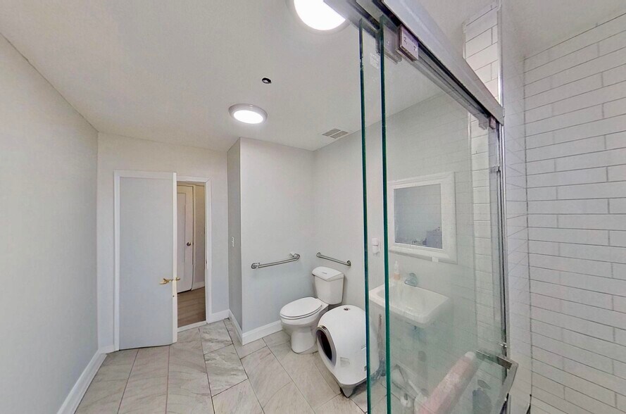 More Photos Of 55-19 Metropolitan Ave, Ridgewood Apartments For Sale