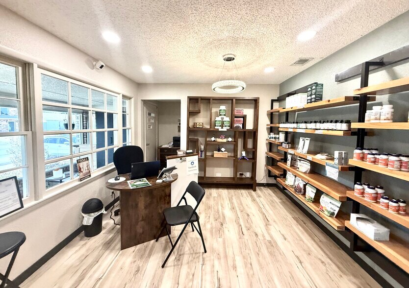 More Photos Of 1020 18th St, Woodward Office For Sale