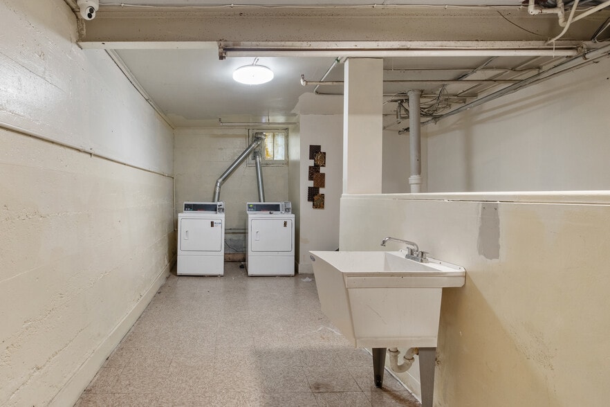 More Photos Of 1000 Bellevue Ave, Syracuse Apartments For Sale