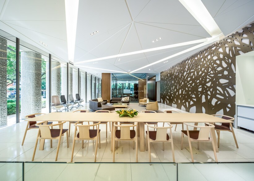 More Photos Of 2 Greenway Plz, Houston Office For Lease