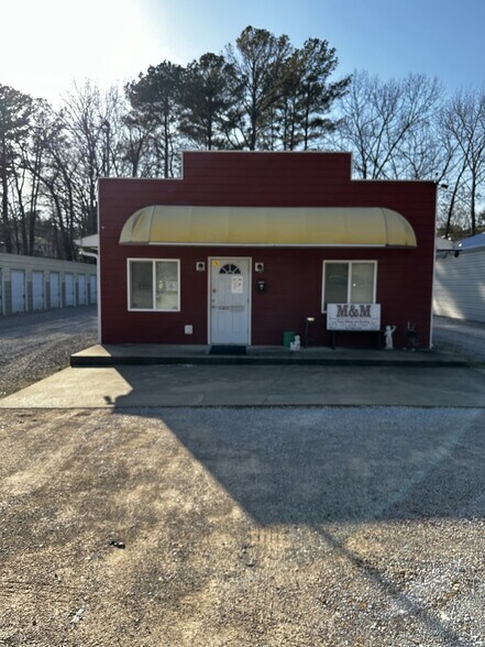 More Photos Of 914 Peach St, Selmer Self Storage For Sale