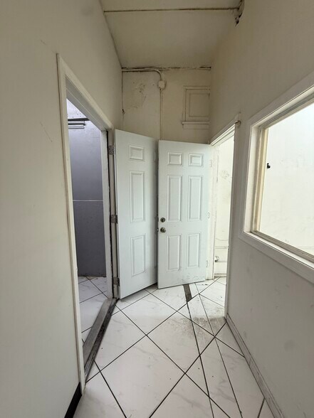 More Photos Of 5197 Alhambra Ave, Los Angeles General Retail For Lease