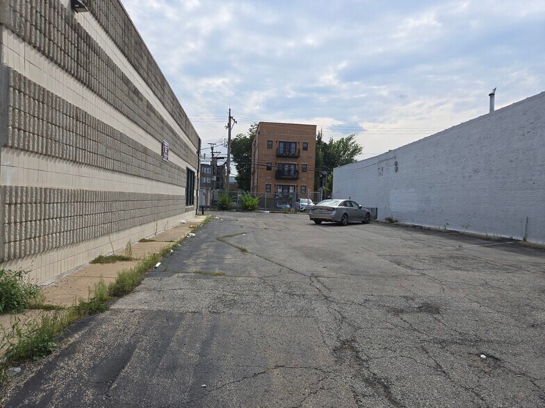 More Photos Of 3711 W Lawrence Ave, Chicago Office Residential For Lease