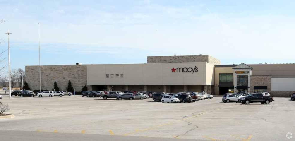 More Photos Of 2500 N Mayfair Rd, Wauwatosa General Retail For Lease