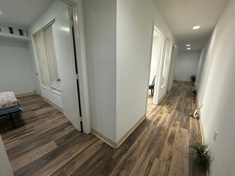 More Photos Of 1187 Broad St, Bridgeport Office For Lease