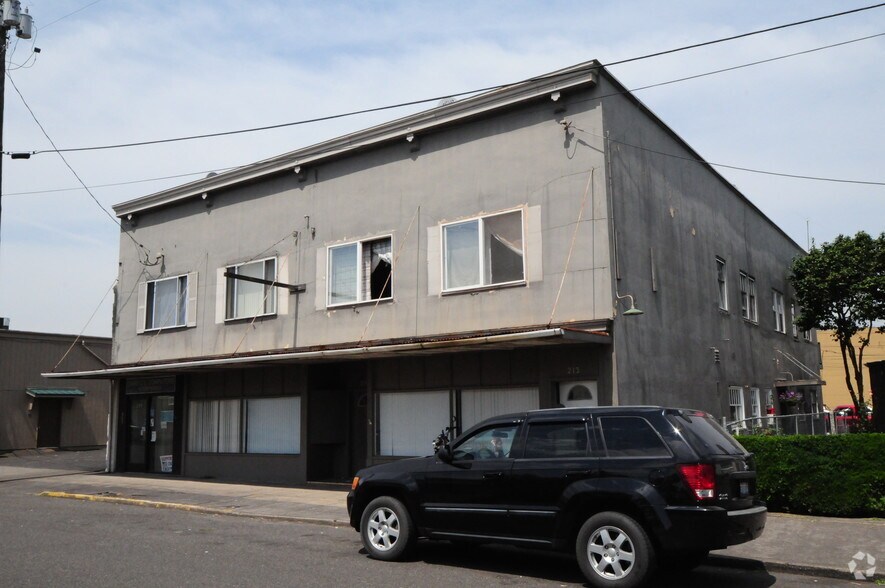 More Photos Of 211 Pine St, Kelso Apartments For Lease