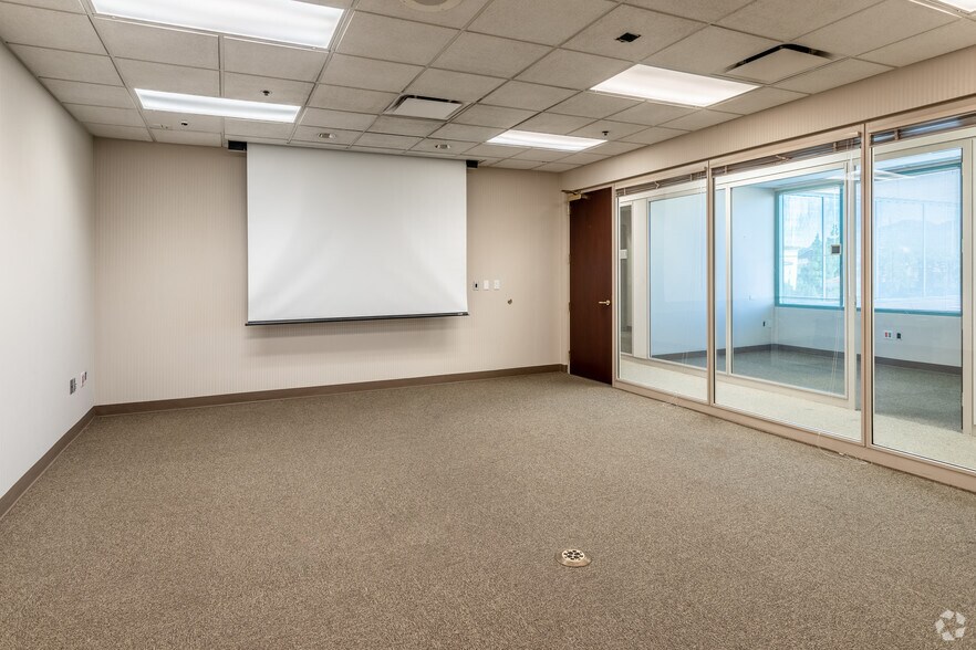 More Photos Of 17140 Bernardo Center Dr, San Diego Medical For Lease