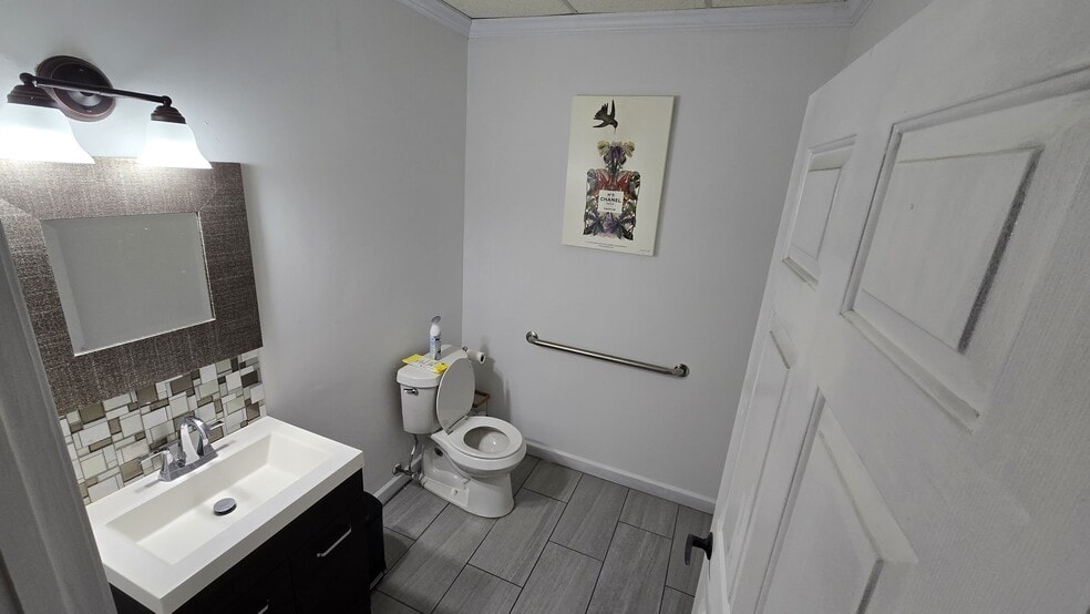 More Photos Of 748 NE Lawrence St, Marietta Office For Sale