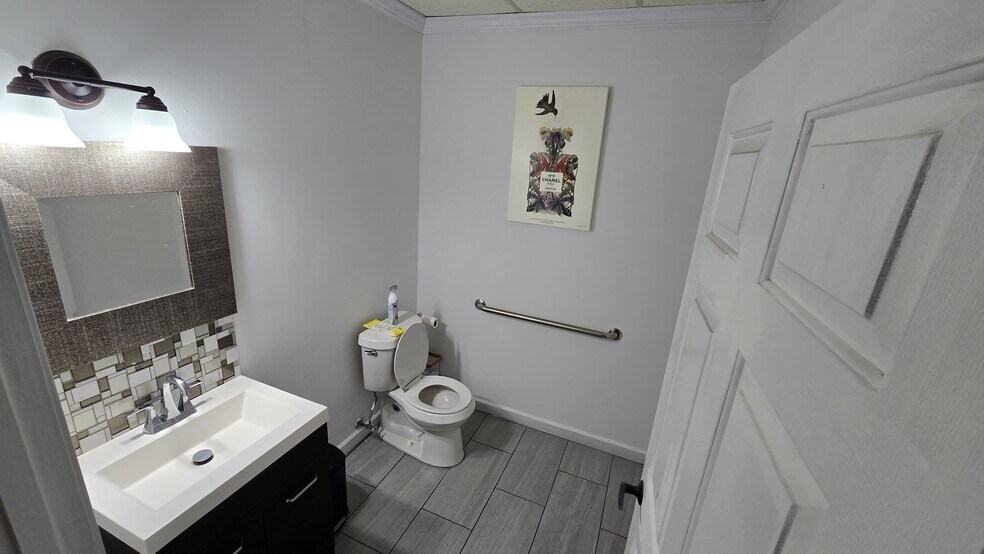 More Photos Of 748 NE Lawrence St, Marietta Office For Sale