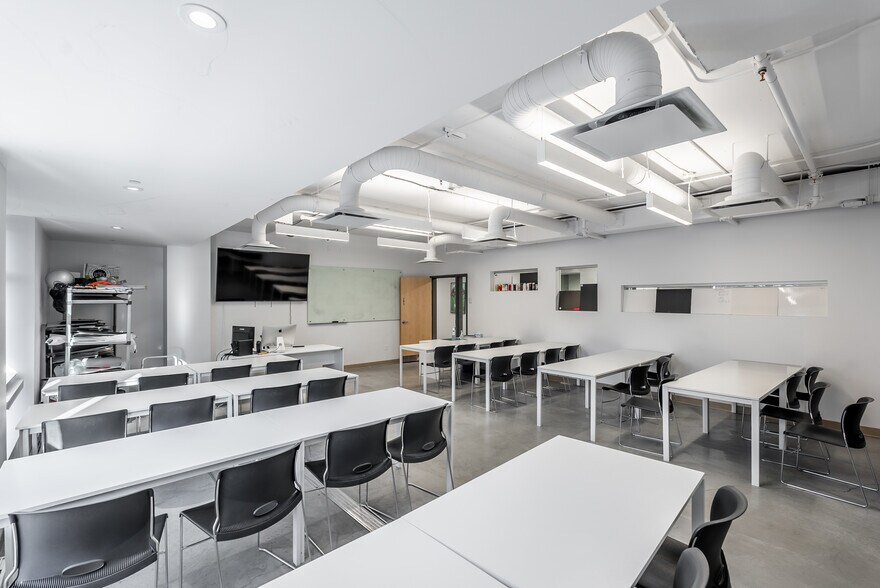 More Photos Of 3536 Boul Saint-Laurent, Montréal Office For Sale