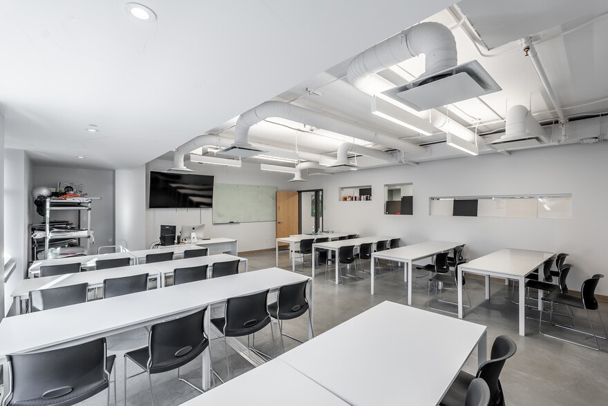 More Photos Of 3536 Boul Saint-Laurent, Montréal Office For Sale