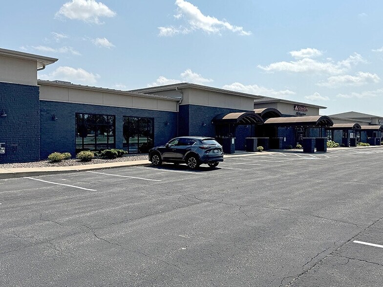 More Photos Of 1600-1688 N Casaloma Dr, Grand Chute General Retail For Sale