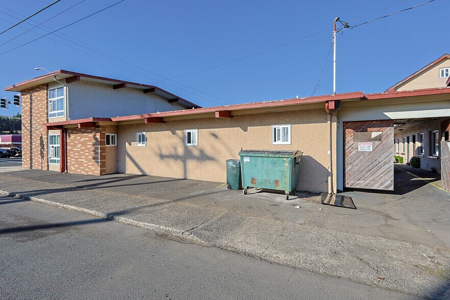 More Photos Of 2178 Winchester Ave, Reedsport Hotel For Sale