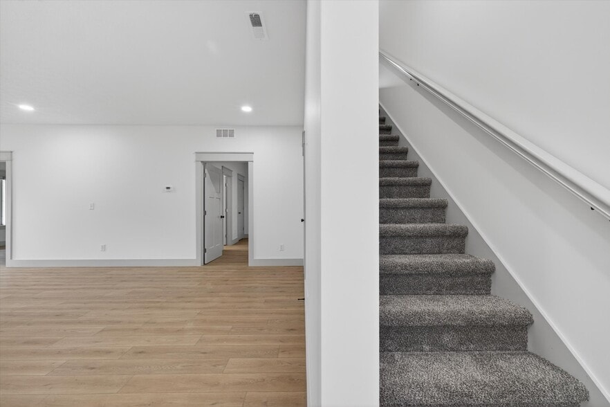 More Photos Of 326 N Jefferson St, Bloomington Apartments For Sale