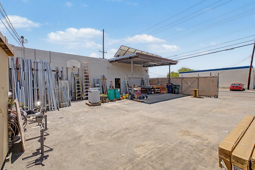 More Photos Of 2201 E 21st St, Tucson Warehouse For Lease