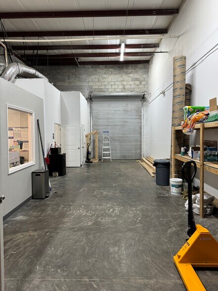 More Photos Of 1250-1290 Hand Ave, Ormond Beach Showroom For Lease