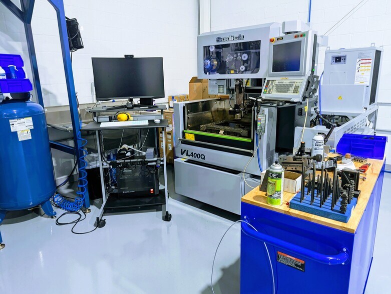 More Photos Of 2328 72nd Dr E, Sarasota Warehouse For Sale