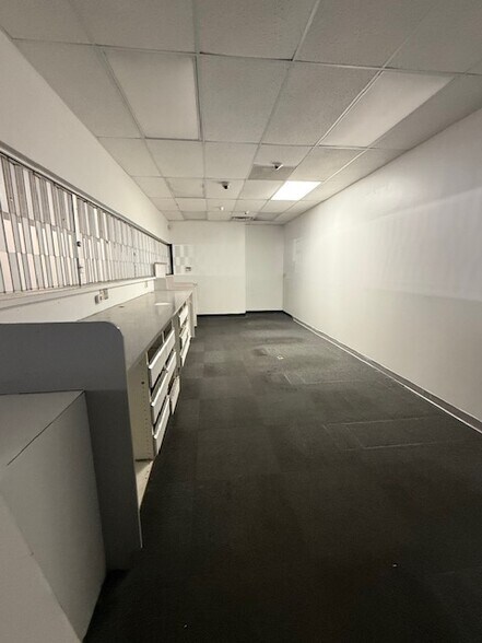 More Photos Of 1812-1816 S Limestone St, Springfield Freestanding For Lease