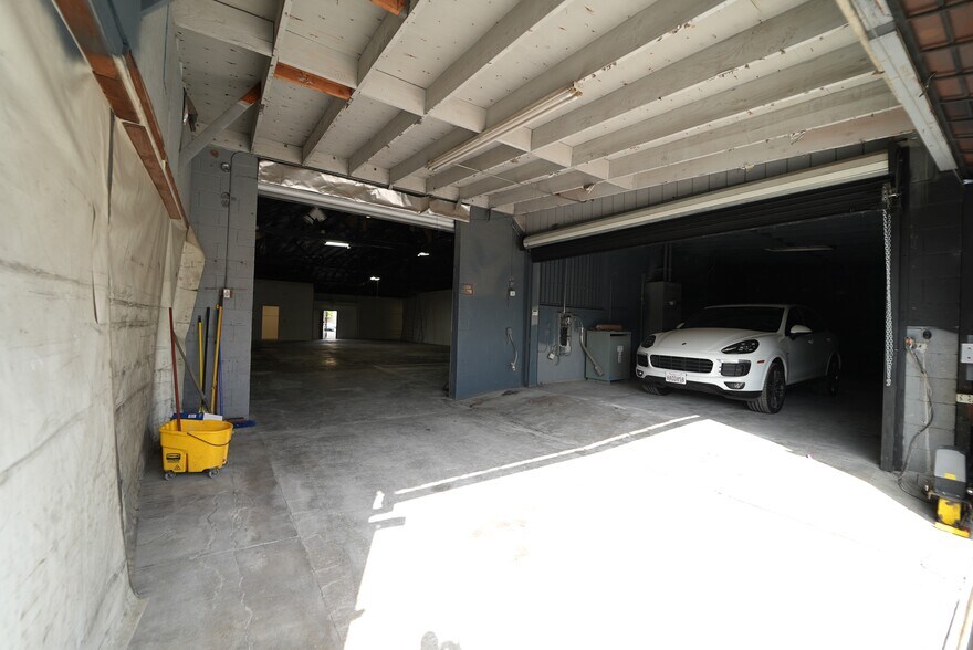 More Photos Of 15414 S Broadway St, Gardena Warehouse For Sale