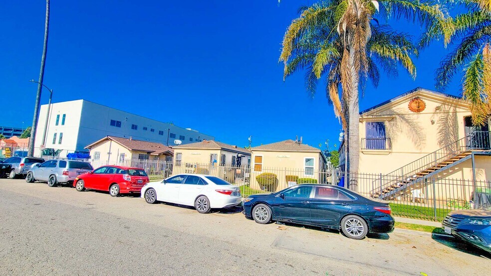 More Photos Of 821 W 84th St, Los Angeles Apartments For Sale