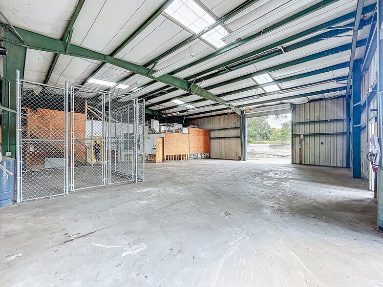 More Photos Of 112 N Mulrennan Rd, Valrico Warehouse For Sale