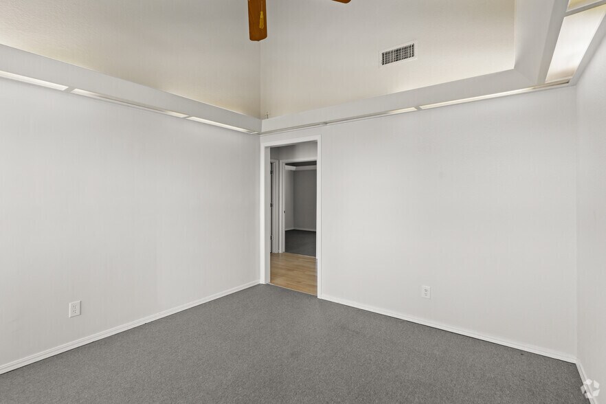 More Photos Of 190 W Highway 114, Southlake Office Residential For Lease