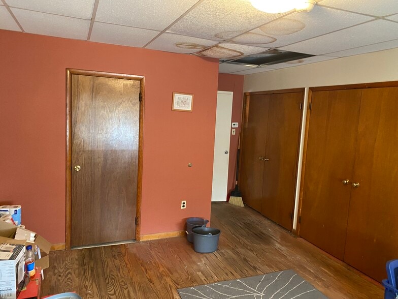 More Photos Of 652 W Market St, York Storefront Retail Residential For Sale