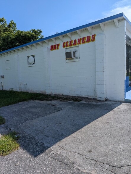 More Photos Of 822 SW Broadway St, Ocala Freestanding For Sale