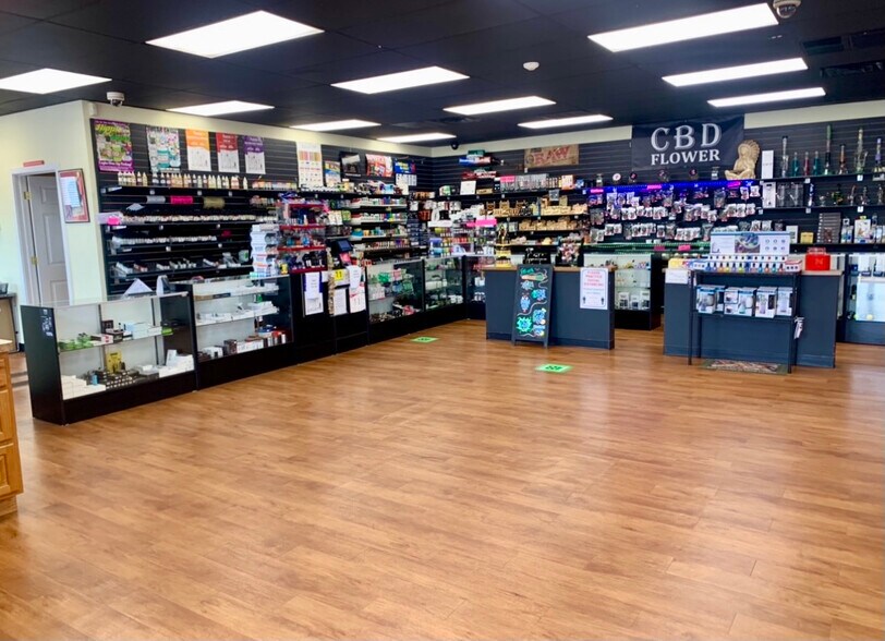 More Photos Of 4101 Edgmont Ave, Brookhaven Freestanding For Sale