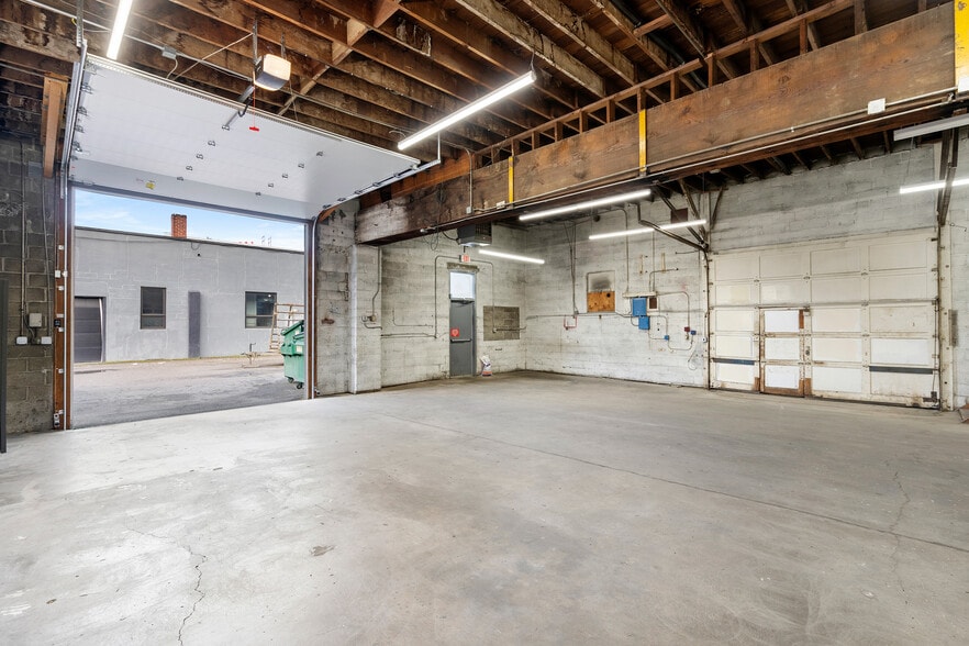 More Photos Of 305 NE Russell St, Portland Light Manufacturing For Lease