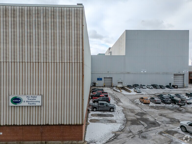 More Photos Of 1632 Burlington St E, Hamilton Manufacturing For Lease