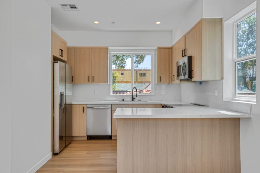 More Photos Of 10826 Hesby St, North Hollywood Apartments For Sale