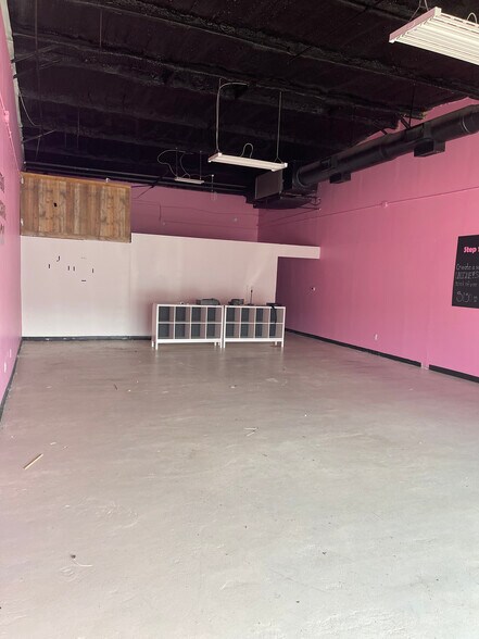 More Photos Of 128 N Saginaw Blvd, Saginaw Storefront Retail Office For Lease