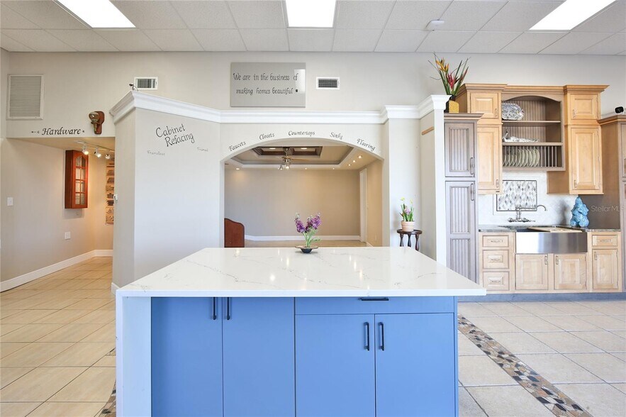 More Photos Of 2430 17th St, Sarasota Freestanding For Sale