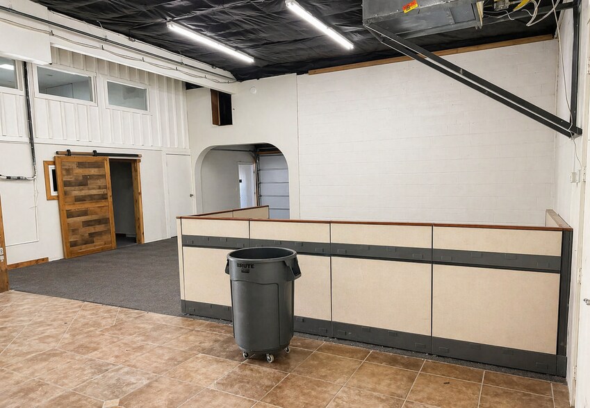 More Photos Of 1302 N Rhinestone Dr, Prescott Showroom For Lease