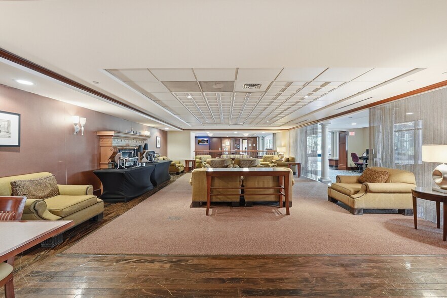 More Photos Of 14 Mechanic St, Southbridge Hotel For Sale