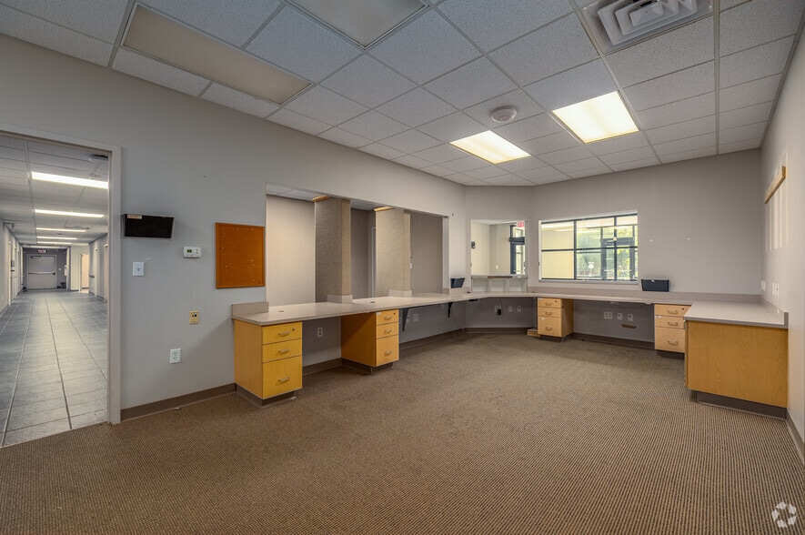 More Photos Of 2900 S National Ave, Springfield Medical For Lease