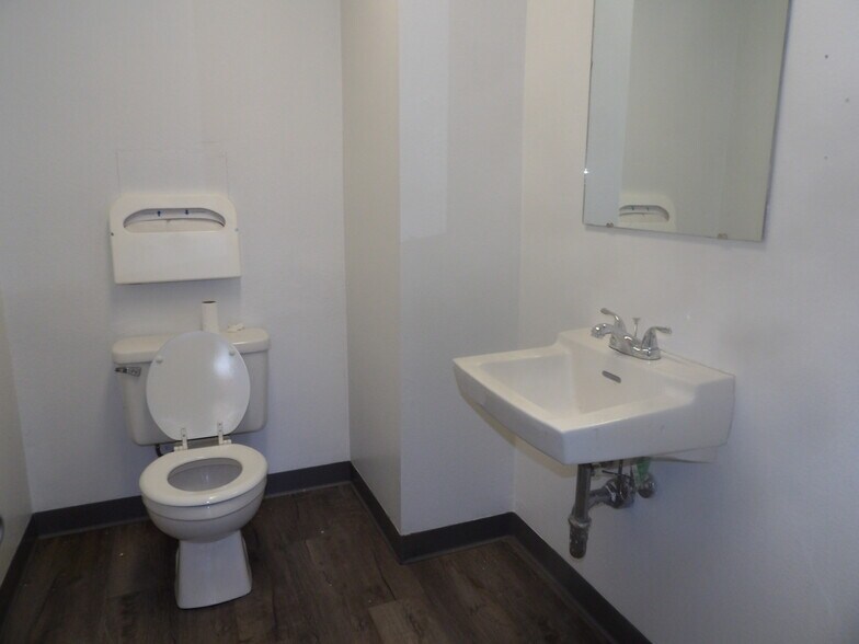 More Photos Of 765 Broadway Ave, El Centro Medical For Sale