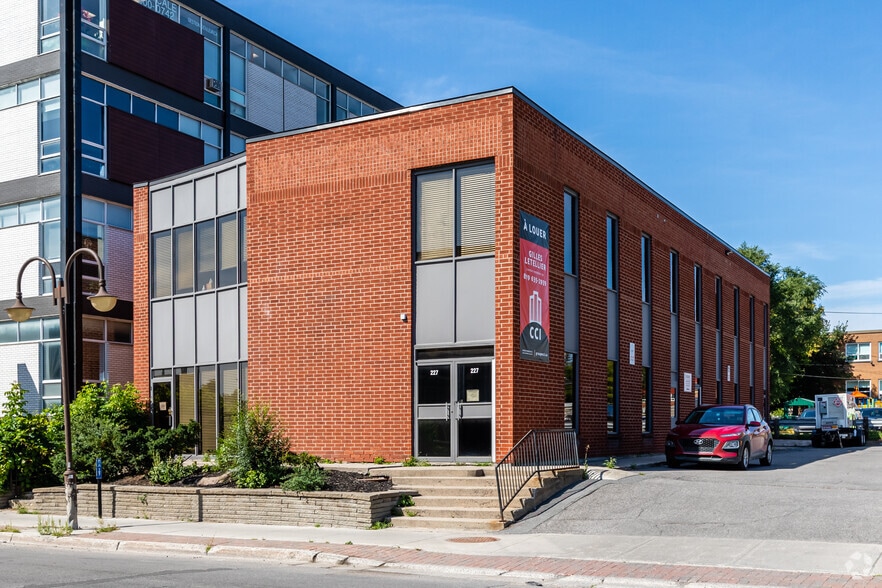 Primary Photo Of 227 Boul Saint-Joseph, Gatineau Office For Sale